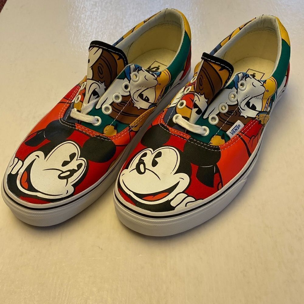 VANS X DISNEY Collaboration Men’s Sneakers Size 11 US NWOT